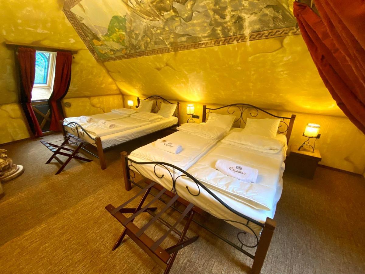 Excalibur Minihotel Eger Exterior photo